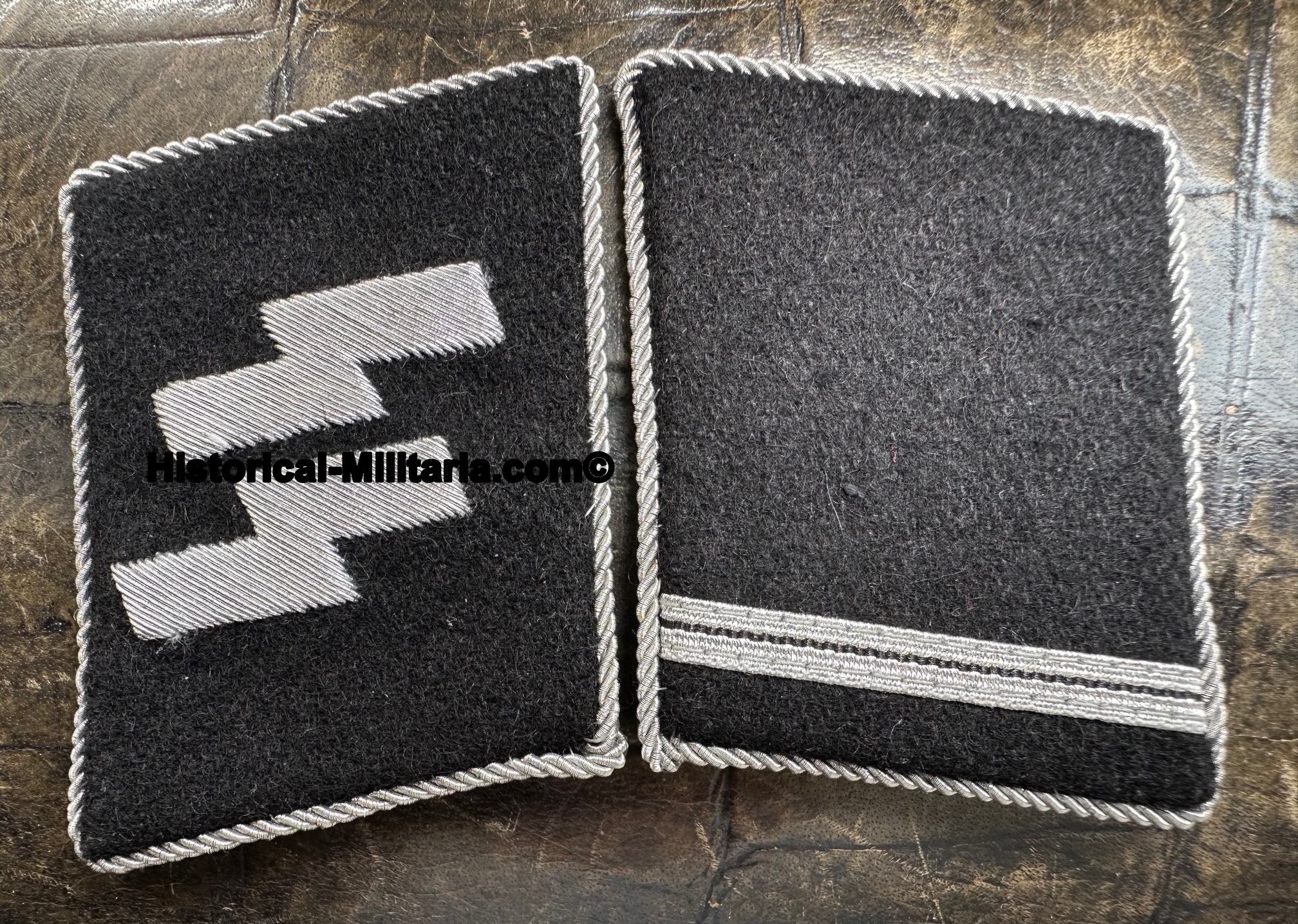 Kragenspiegel Waffen-SS für Film Komparsen Statisten 5 Paar - Waffen-SS collar tabs for stage extras 5 pairs - n5 paio Mostrine delle Waffen-SS per comparse cinematografiche Kragenspiegel Waffen-SS für Film Komparsen Statisten 5 Paar - Waffen-SS collar tabs for stage extras 5 pairs - n5 paio Mostrine delle Waffen-SS per comparse cinematografiche