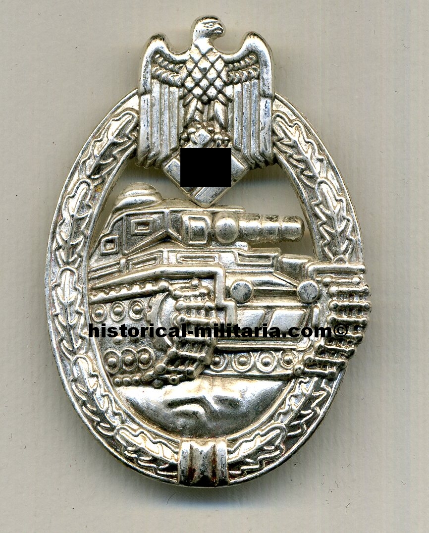 Panzerkampfabzeichen in Silber - Panzer Assault Badge Tank Battle Badge in silver - Distintivo di Battaglia Degli Equipaggi dei Carri Armati in color argento Panzerkampfabzeichen in Silber - Panzer Assault Badge Tank Battle Badge in silver - Distintivo di Battaglia Degli Equipaggi dei Carri Armati in color argento