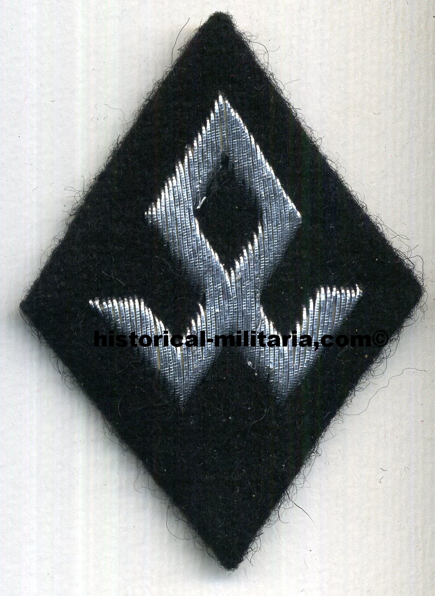 Ärmelraute Stabspersonal im Rasse- und Siedlungshauptamt - SS Officer Race and Resettlement Sleeve Diamond - Distintivio di specialità Ufficio centrale della SS per la razza e l'insediamento Ärmelraute Stabspersonal im Rasse- und Siedlungshauptamt - SS Officer Race and Resettlement Sleeve Diamond - Distintivio di specialità Ufficio centrale della SS per la razza e l'insediamento