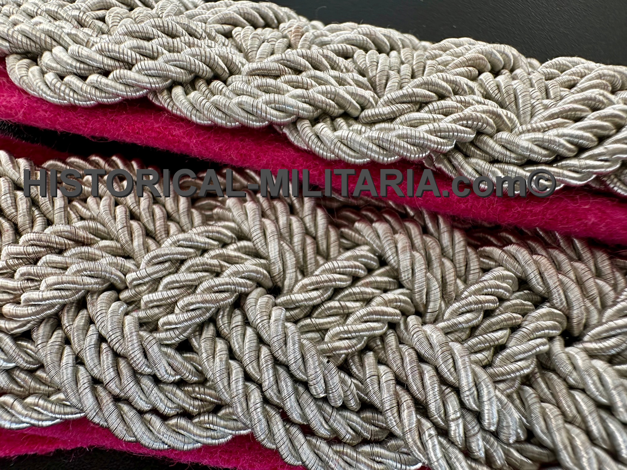 Oberste SA-Führung Schulterstücke SA-Sturmbannführer bis SA-Standartenführer auf karmesinrot - Supreme SA-Command SA Officer slip-on shoulder boards on carmine - Spalline delle SA da Ufficiale su panno carmino Oberste SA-Führung Schulterstücke SA-Sturmbannführer bis SA-Standartenführer auf karmesinrot - Supreme SA-Command SA Officer slip-on shoulder boards on carmine - Spalline delle SA da Ufficiale su panno carmino