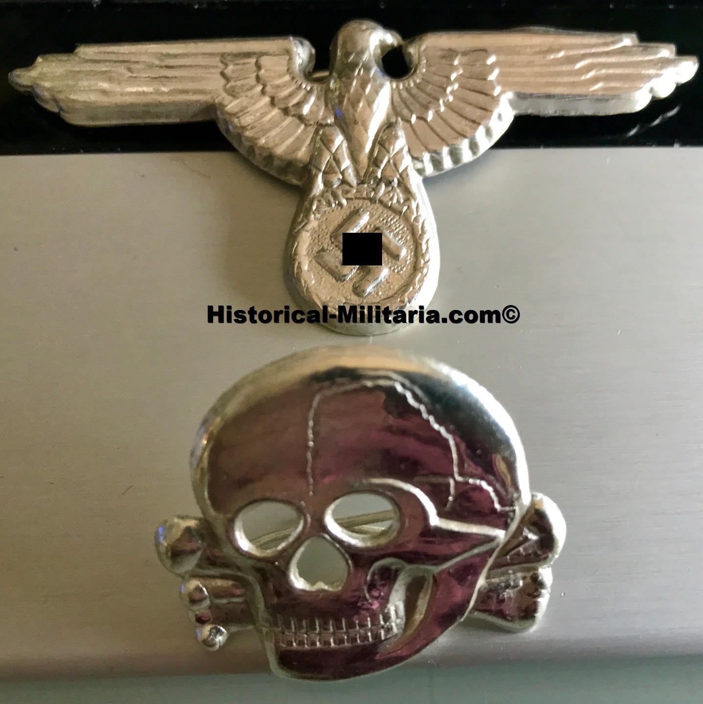 Waffen-SS Officer visor cap eagle set metal: SS eagle with skull in elegant shiny silver - Waffen-SS Unteroffizier Offizier Mützenset glänzend - Fregi da berretto Sottufficiale Ufficiale Waffen-SS Aquila +teschio SS Waffen-SS Officer visor cap eagle set metal: SS eagle with skull in elegant shiny silver - Waffen-SS Unteroffizier Offizier Mützenset glänzend - Fregi da berretto Sottufficiale Ufficiale Waffen-SS Aquila +teschio SS