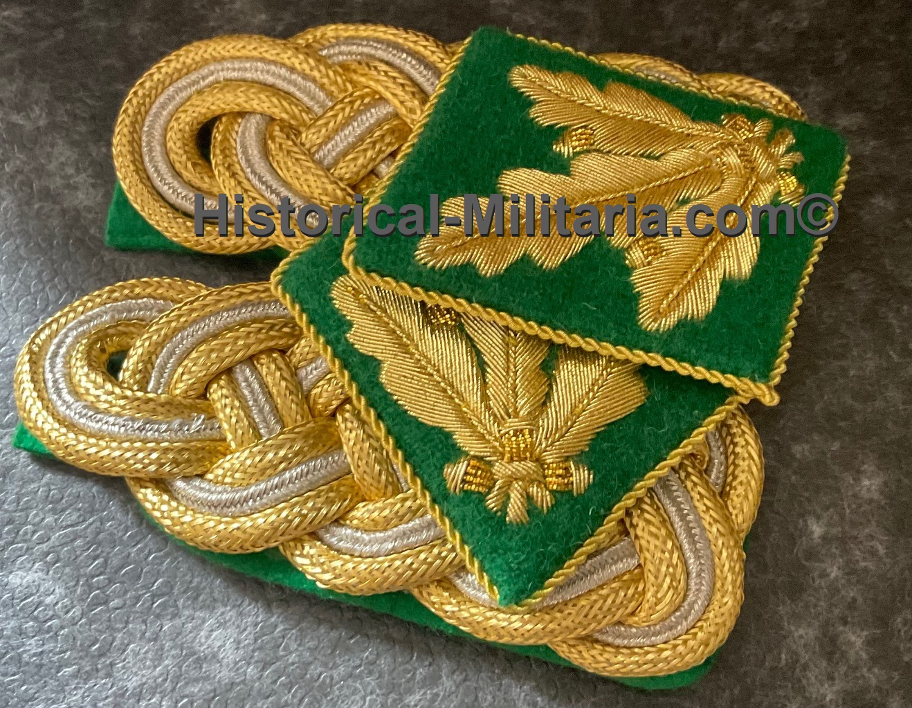 Ordnungspolizei Generalmajor der Polizei SS-Brigadeführer Set ab 1942 - Brigadier General Police set shoulder boards + collar tabs - Set da generale di brigata della polizia d'ordinanza tedesca mostrine e spalline Ordnungspolizei Generalmajor der Polizei SS-Brigadeführer Set ab 1942 - Brigadier General Police set shoulder boards + collar tabs - Set da generale di brigata della polizia d'ordinanza tedesca mostrine e spalline