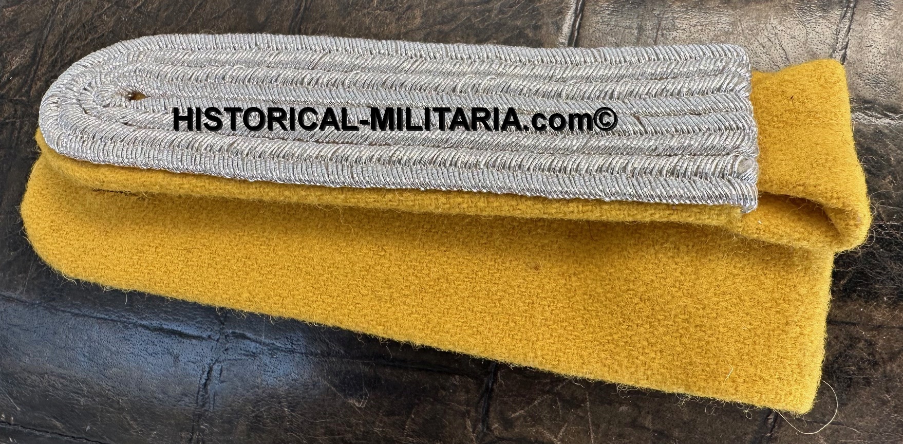 Luftwaffe Flieger Leutnant Schulterklappen Dienstrock glänzend - Luftwaffe Flight 2nd Lieutenant dress tunic shiny sew-in shoulder boards - spalline da Sottotenente della Luftwaffe volo giallo libera uscita Luftwaffe Flieger Leutnant Schulterklappen Dienstrock glänzend - Luftwaffe Flight 2nd Lieutenant dress tunic shiny sew-in shoulder boards - spalline da Sottotenente della Luftwaffe volo giallo libera uscita