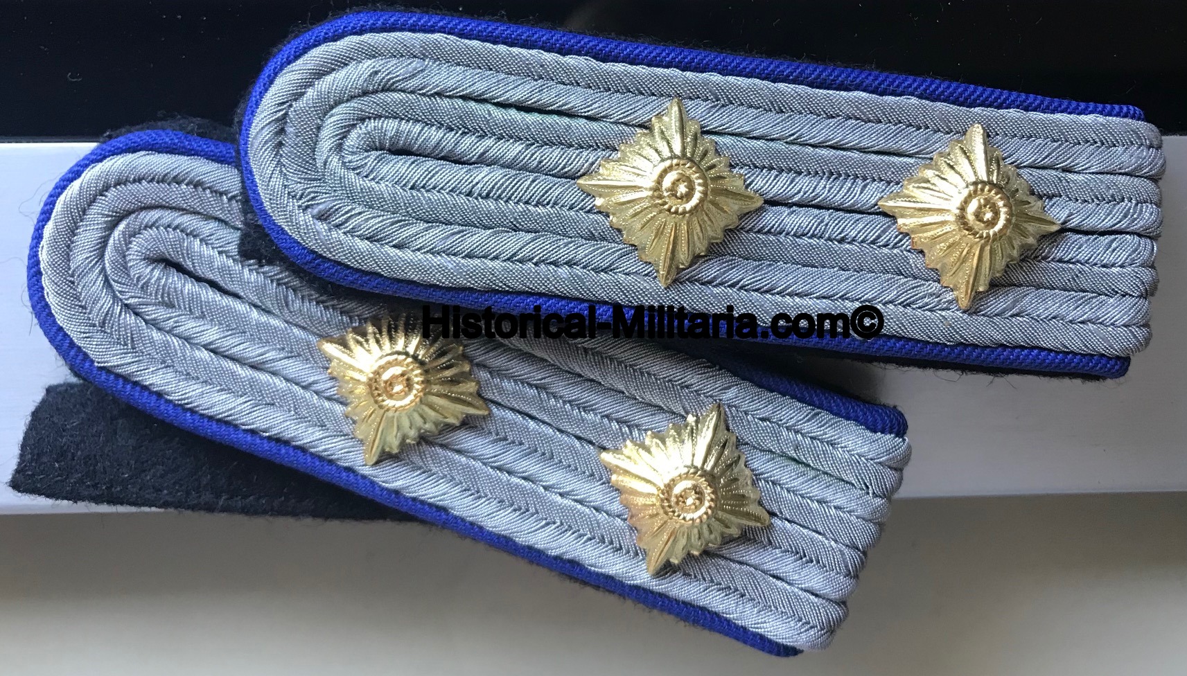 Waffen-SS Sanitätstruppe SS-Hauptsturmführer Schulterklappen Hptstuf SET - Waffen-SS Medical Services SS Captain shoulder boards set - SET da Capitano SS Sanità delle Waffen-SS Waffen-SS Sanitätstruppe SS-Hauptsturmführer Schulterklappen Hptstuf SET - Waffen-SS Medical Services SS Captain shoulder boards set - SET da Capitano SS Sanità delle Waffen-SS