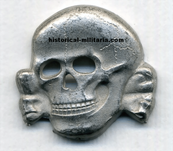 Waffen-SS Death Head SS Officer SKULL Totenkopf Mützenabzeichen ohne Splinte - SS cap skull RZM 475/43 markings without prongs - Teschio SS da Ufficiale senza spille al retro Waffen-SS Death Head SS Officer SKULL Totenkopf Mützenabzeichen ohne Splinte - SS cap skull RZM 475/43 markings without prongs - Teschio SS da Ufficiale senza spille al retro