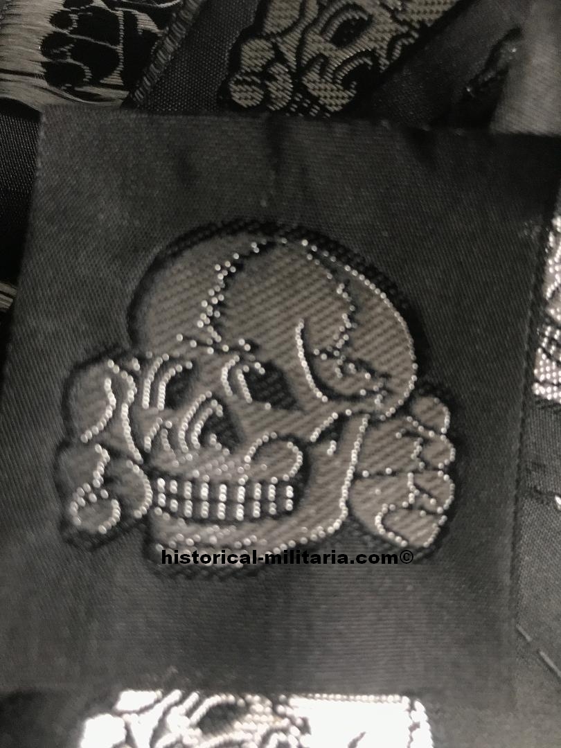 Waffen-SS Death Head SS Officer SKULL Totenkopf Offizier woven cap skull in silver metallic threads - SS Totenkopf Offizier gewebt in silbernem Metallfaden - Teschio da Ufficiale delle SS in fili metallici argento Waffen-SS Death Head SS Officer SKULL Totenkopf Offizier woven cap skull in silver metallic threads - SS Totenkopf Offizier gewebt in silbernem Metallfaden - Teschio da Ufficiale delle SS in fili metallici argento