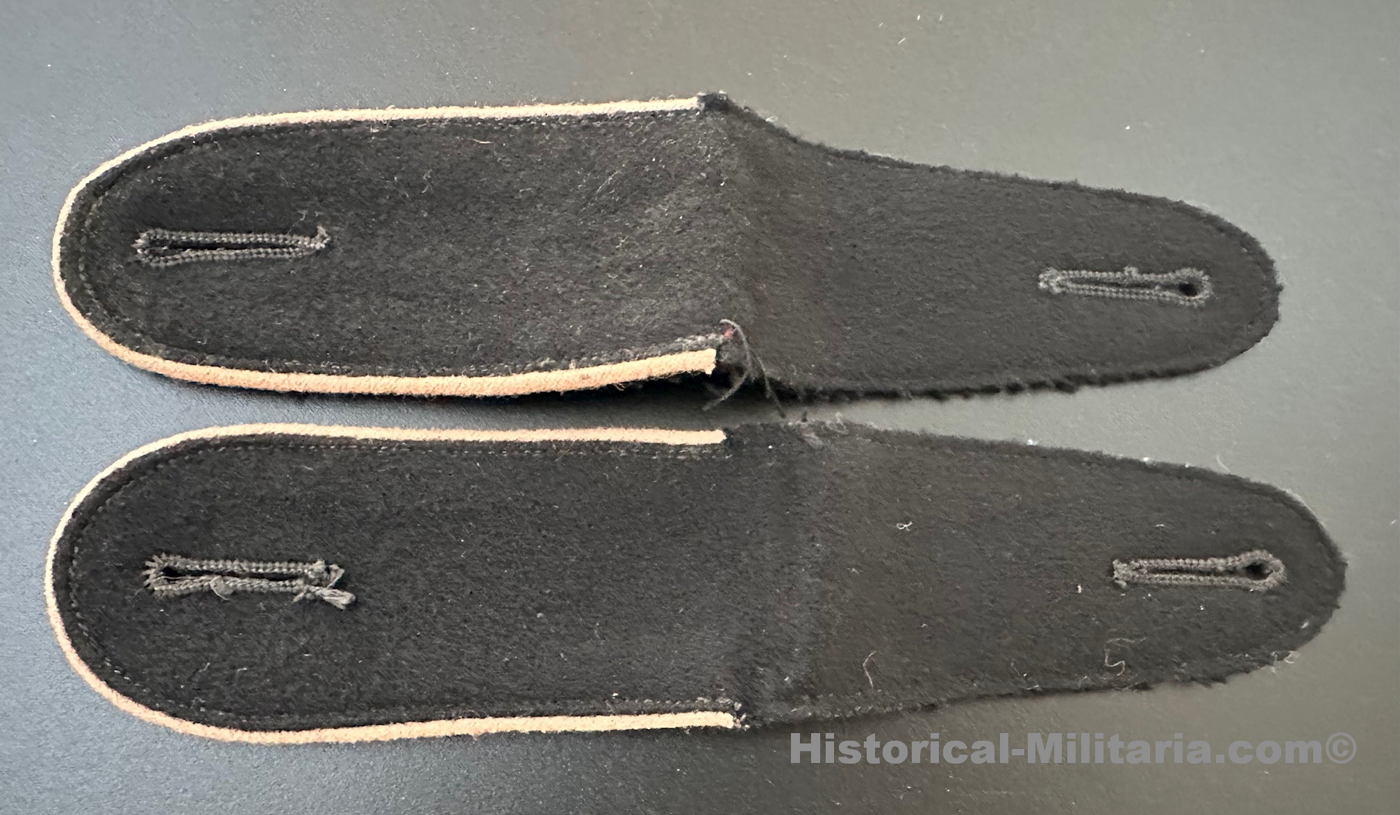 SS-Totenkopfverbände SSVT Mannschaftsschulterklappen alt hellbraune Waffenfarbe - SS-Totenkopfverbände EM old used shoulder straps light brown arm colour - Vecchie Spalline da SSVT bordato di marrone SS-Totenkopfverbände SSVT Mannschaftsschulterklappen alt hellbraune Waffenfarbe - SS-Totenkopfverbände EM old used shoulder straps light brown arm colour - Vecchie Spalline da SSVT bordato di marrone