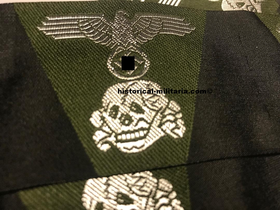 Waffen-SS Officer M43 Trapezoid bevo woven cap insignia on green - Waffen-SS Mützentrapez Offizier gewebt auf grün - Trapezio da Ufficiale delle Waffen-SS M43 su panno verde Waffen-SS Officer M43 Trapezoid bevo woven cap insignia on green - Waffen-SS Mützentrapez Offizier gewebt auf grün - Trapezio da Ufficiale delle Waffen-SS M43 su panno verde