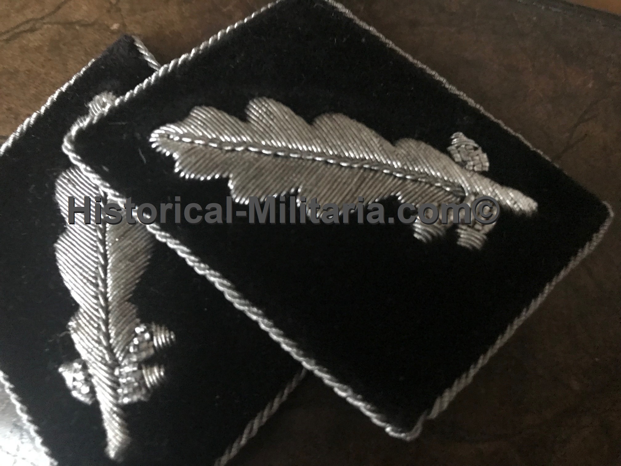 SS-Standartenführer Kragenspiegel 3. Modell gedunkelt Waffen-SS - Colonel SS Waffen-SS darkened collar tabs 3rd model 1942-1945 - mostrine da Colonnello delle Waffen-SS terzo modello aspetto antico SS-Standartenführer Kragenspiegel 3. Modell gedunkelt Waffen-SS - Colonel SS Waffen-SS darkened collar tabs 3rd model 1942-1945 - mostrine da Colonnello delle Waffen-SS terzo modello aspetto antico