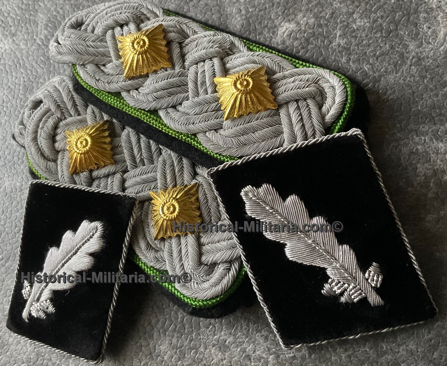 Waffen-SS SD Schulterklappen SS-Standartenführer Sicherheitsdienst SET - Waffen SS SD Colonel shoulder boards set - SET Waffen SS SD da Colonnello - 1 x left on stock Waffen-SS SD Schulterklappen SS-Standartenführer Sicherheitsdienst SET - Waffen SS SD Colonel shoulder boards set - SET Waffen SS SD da Colonnello - 1 x left on stock