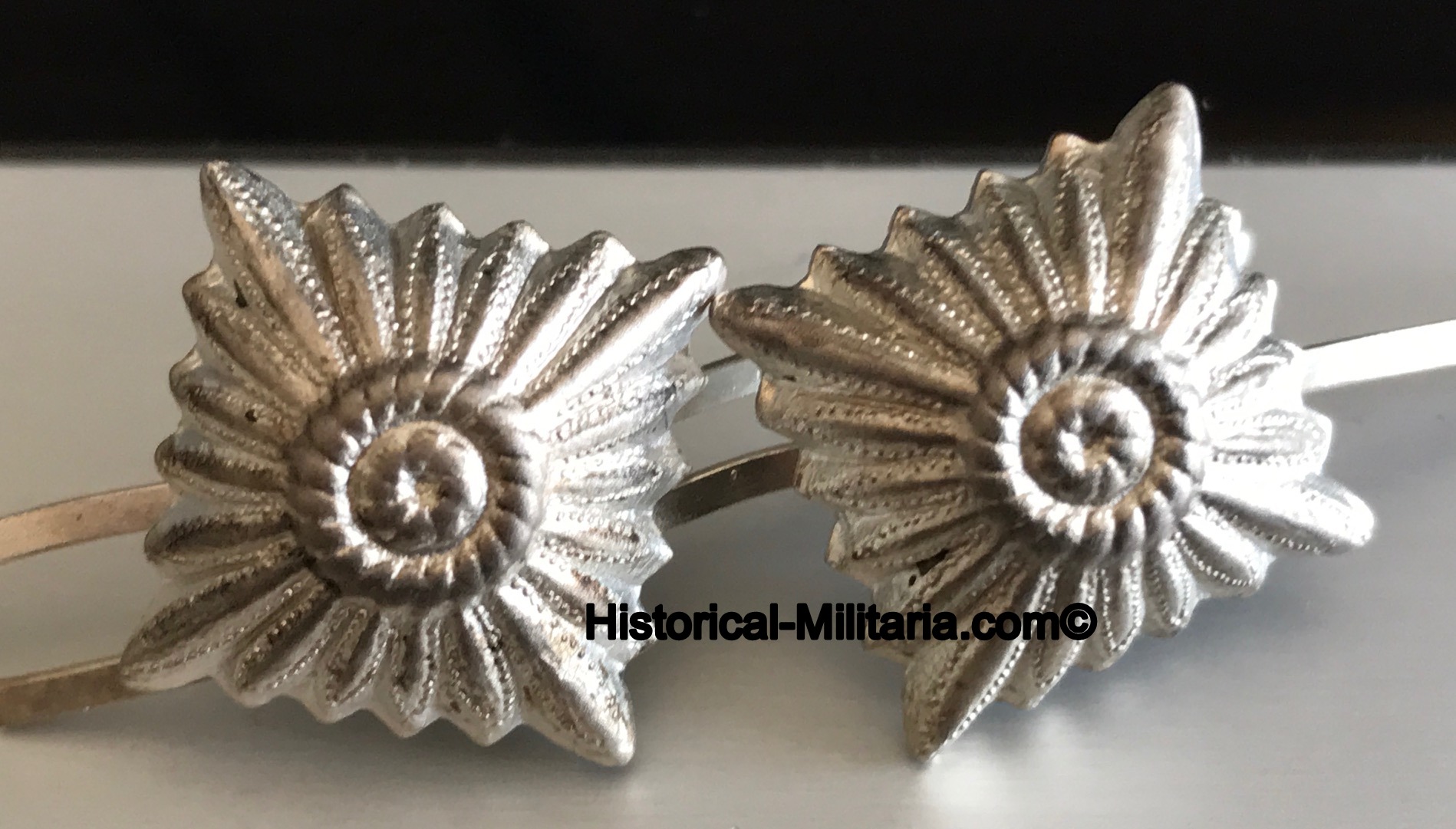2 pieces aged very dull matte rank pips for shoulder boards each side 16 mm diameter 23mm - 2 Stück Rangsterne Schulterklappen matt bearbeitet - n2 stelline per spalline da Sottufficiale color opaco 2 pieces aged very dull matte rank pips for shoulder boards each side 16 mm diameter 23mm - 2 Stück Rangsterne Schulterklappen matt bearbeitet - n2 stelline per spalline da Sottufficiale color opaco