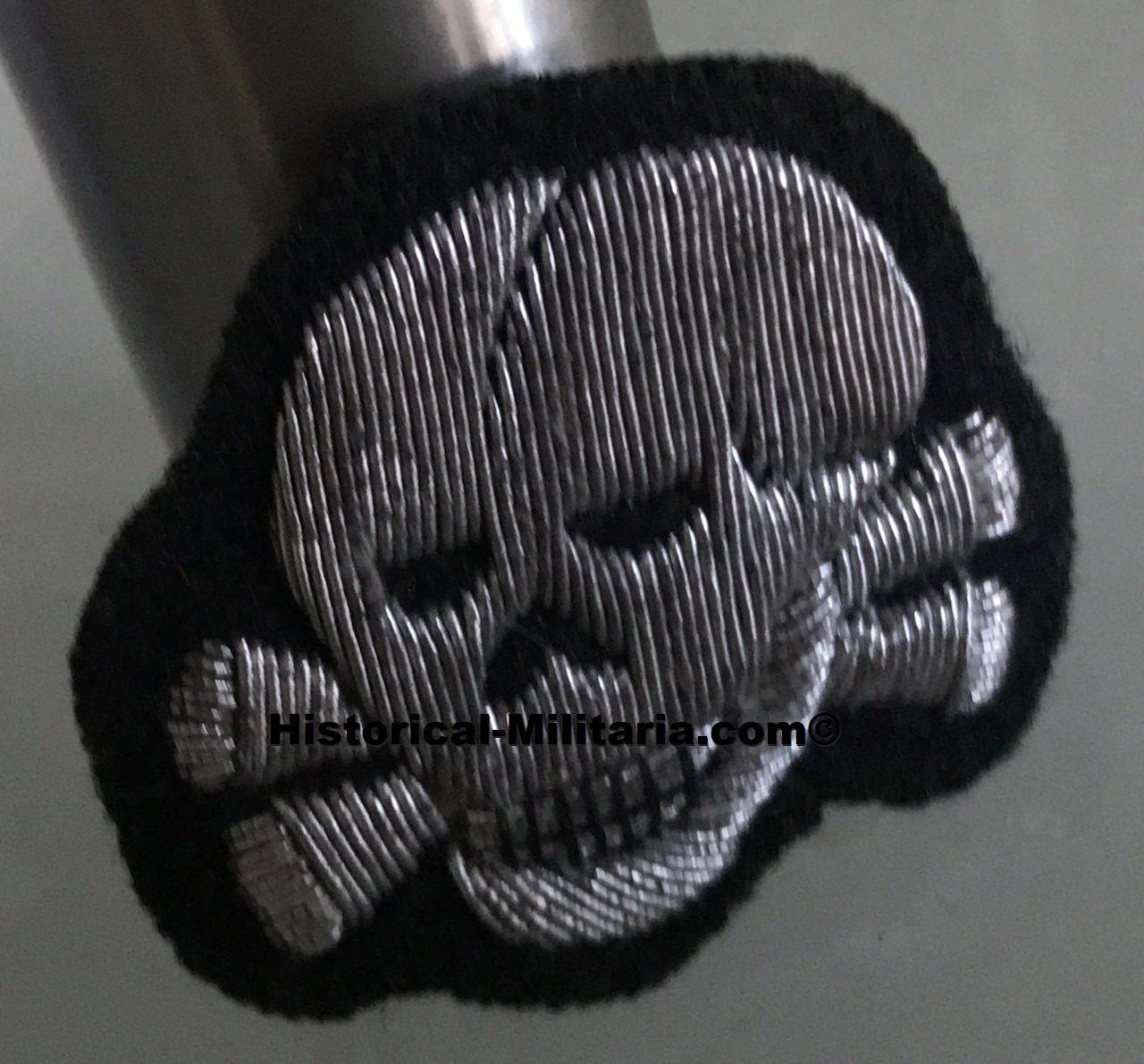 Waffen-SS Death Head SS Officer aged SKULL - SS Totenkopf Mützenabzeichen Offizier alt aussehend - SS Teschio da Ufficiale delle Waffen-SS ricamato a mano aspetto antico Waffen-SS Death Head SS Officer aged SKULL - SS Totenkopf Mützenabzeichen Offizier alt aussehend - SS Teschio da Ufficiale delle Waffen-SS ricamato a mano aspetto antico