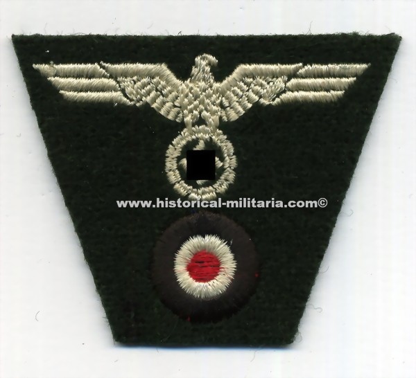 Wehrmacht EM/ NCO trapezoid cap insignia machine-embroidered on dark green - Mützentrapez Mannschaften dunkelgrün - Trapezio dell'esercito tedesco da truppa su panno verde scuro Wehrmacht EM/ NCO trapezoid cap insignia machine-embroidered on dark green - Mützentrapez Mannschaften dunkelgrün - Trapezio dell'esercito tedesco da truppa su panno verde scuro