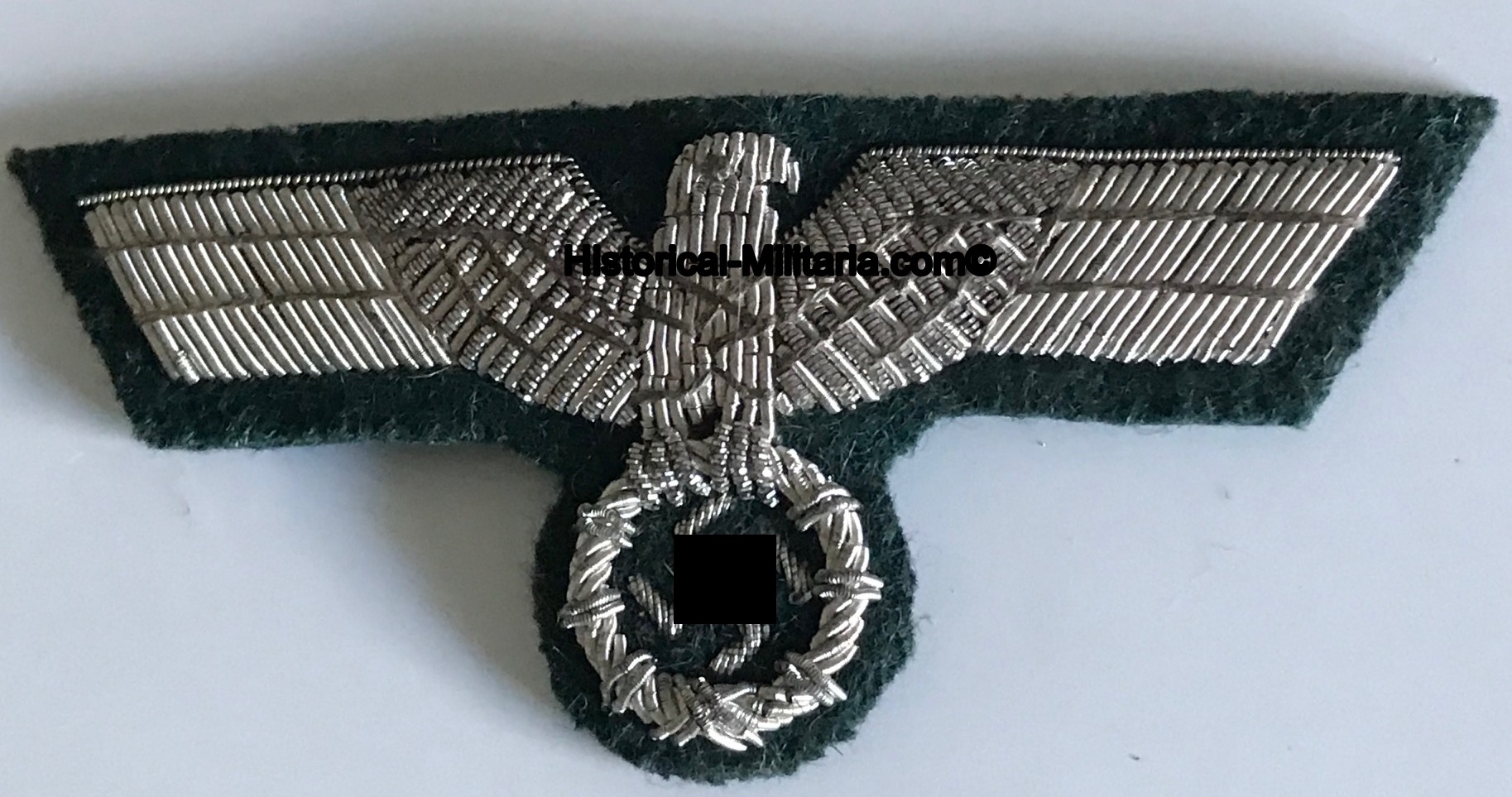 German Wehrmacht Brustadler Offizier auf grün leicht gealtert - German Army Officer breast eagle slightly AGED - Aquila da petto Ufficiale su panno verde scuro leggermente invecchiato - 1 x stock German Wehrmacht Brustadler Offizier auf grün leicht gealtert - German Army Officer breast eagle slightly AGED - Aquila da petto Ufficiale su panno verde scuro leggermente invecchiato - 1 x stock