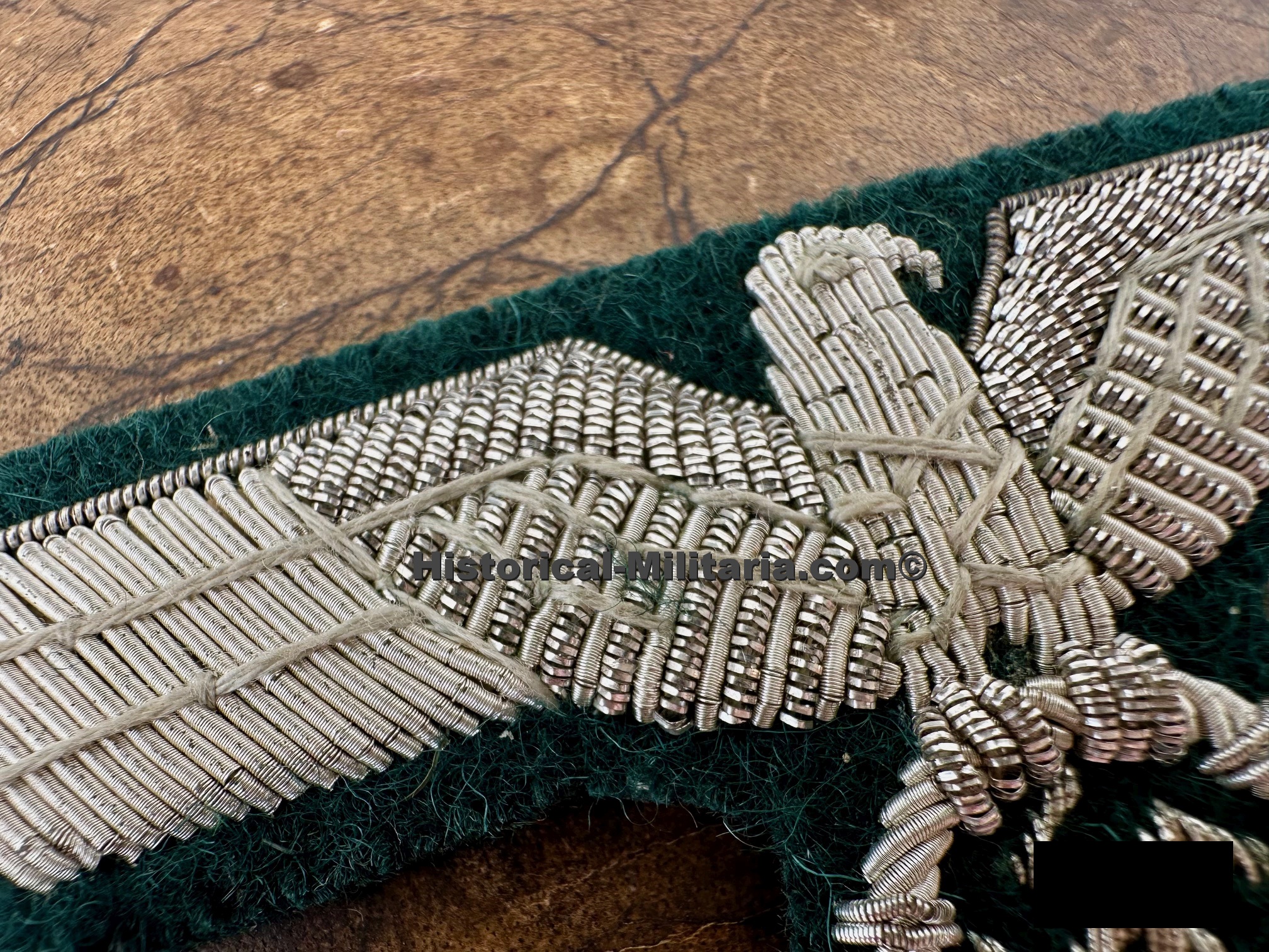 German Wehrmacht Brustadler Offizier hellsilber auf grün - German Army Officer breast eagle bright silver on dark green - Aquila da petto Ufficiale su panno verde esercito tedesco argento chiaro German Wehrmacht Brustadler Offizier hellsilber auf grün - German Army Officer breast eagle bright silver on dark green - Aquila da petto Ufficiale su panno verde esercito tedesco argento chiaro