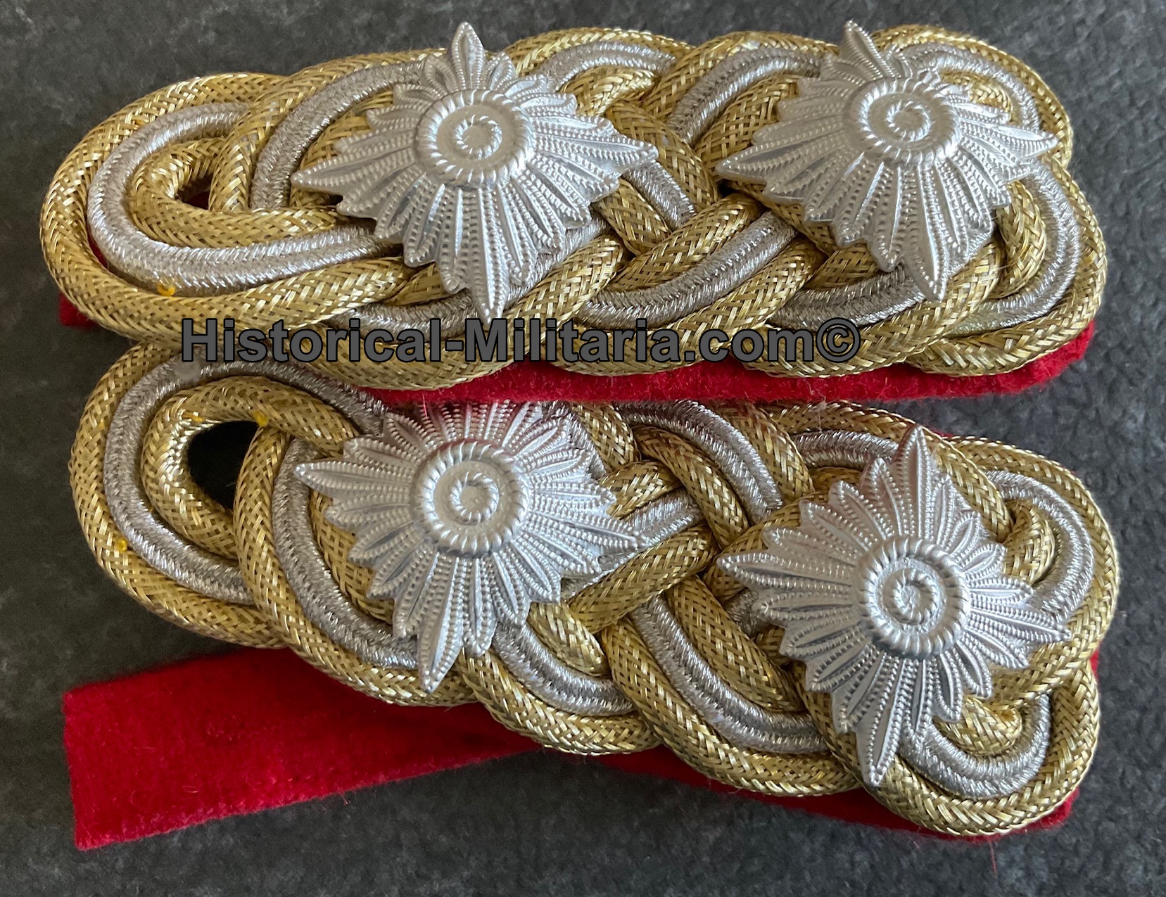 GENERAL Wehrmacht Schulterklappen SET mit grossen Generalsternen German Army SET Lieutenant General with large sized General rank pips - Set da Generale dell'esercito tedesco spallin e mostrine GENERAL Wehrmacht Schulterklappen SET mit grossen Generalsternen German Army SET Lieutenant General with large sized General rank pips - Set da Generale dell'esercito tedesco spallin e mostrine