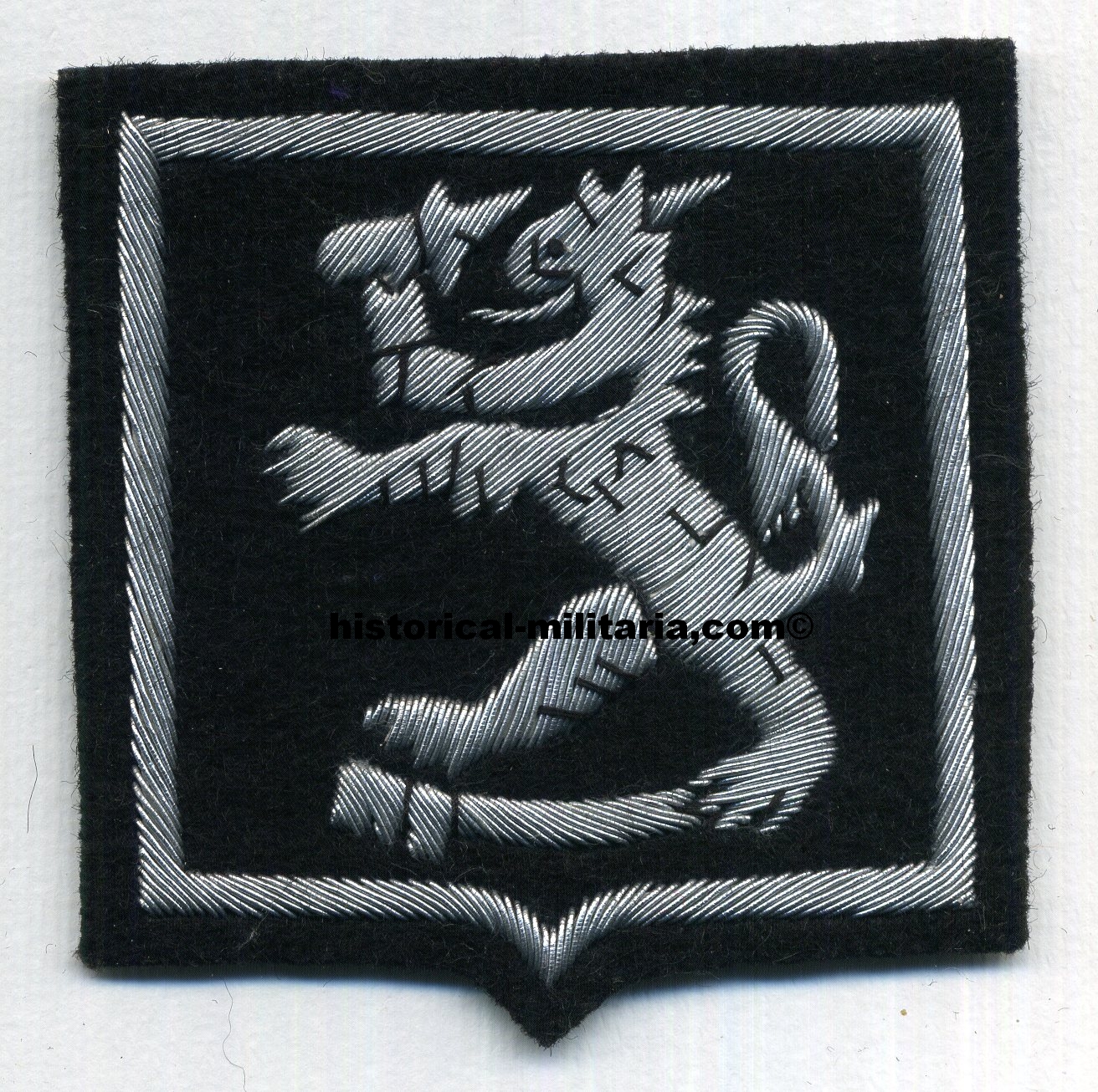 Waffen-SS Finnish Volunteer's Officer hand-embroidered sleeve shield WIKING Ärmelschild der finnischen Freiwilligen Offizierausführung - Scudetto da Ufficiale delle Legioni Volontari SS filandesi Waffen-SS Finnish Volunteer's Officer hand-embroidered sleeve shield WIKING Ärmelschild der finnischen Freiwilligen Offizierausführung - Scudetto da Ufficiale delle Legioni Volontari SS filandesi