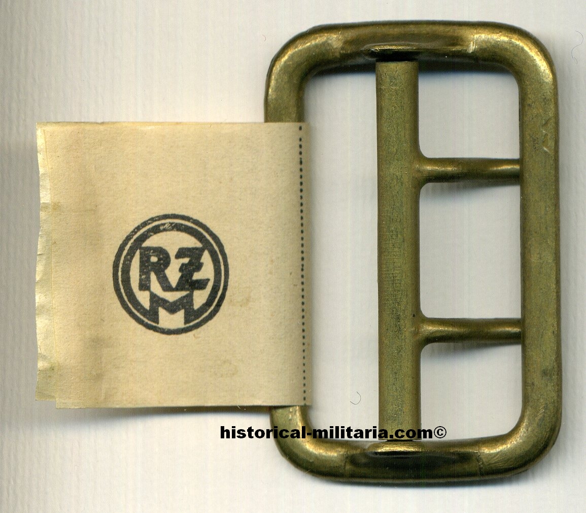 ORIGINAL NSDAP Zweidornschalle goldfarben für politische Führer - Original NSDAP Political Leader gilt coloured double claw belt buckle with RZM paper tag - Fibbia in color oro della NSDAP originale ORIGINAL NSDAP Zweidornschalle goldfarben für politische Führer - Original NSDAP Political Leader gilt coloured double claw belt buckle with RZM paper tag - Fibbia in color oro della NSDAP originale